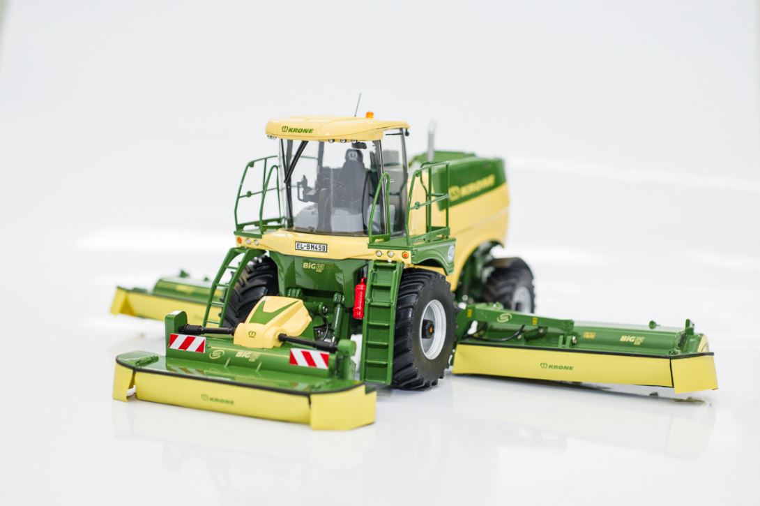 KRONE BiG M 450 Self Propelled Mower 1.32 Scale Model