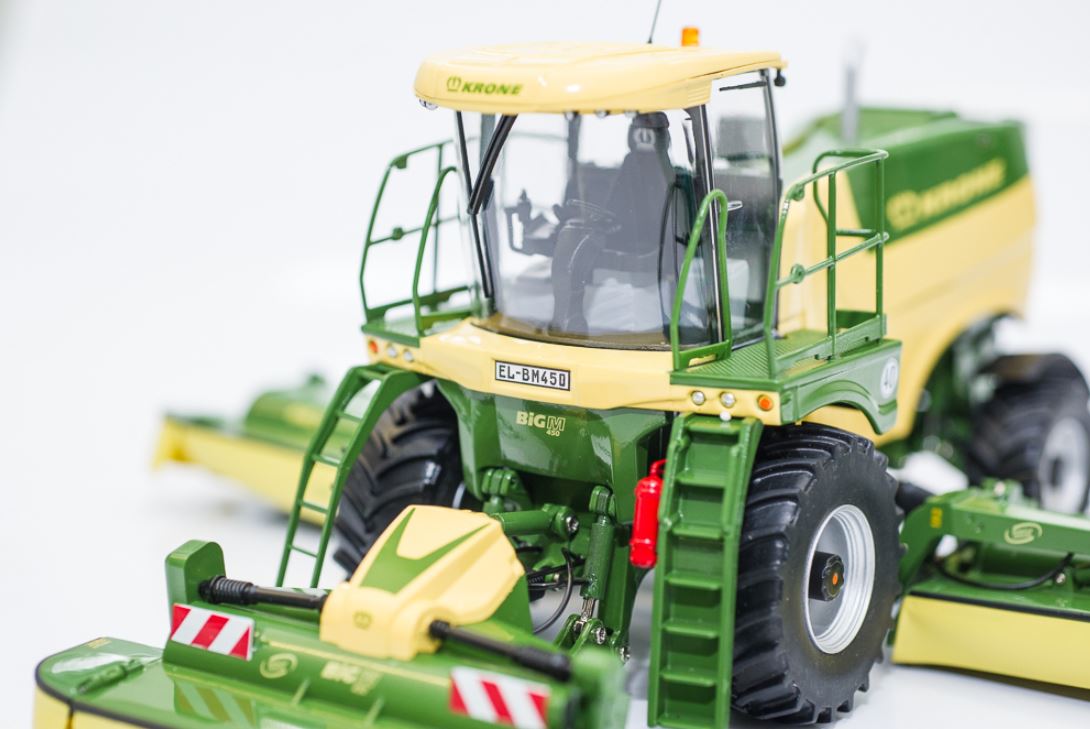 KRONE BiG M 450 Self Propelled Mower 1.32 Scale Model