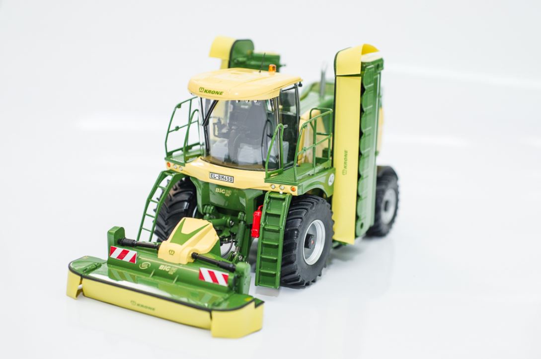 KRONE BiG M 450 Self Propelled Mower 1.32 Scale Model