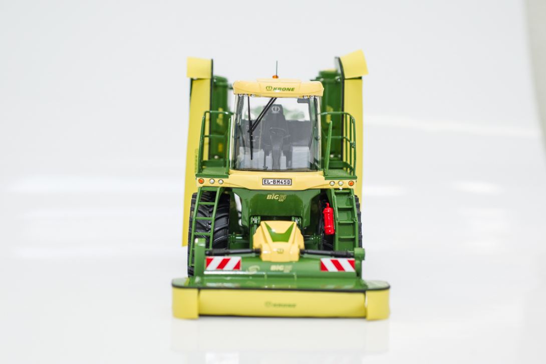 KRONE BiG M 450 Self Propelled Mower 1.32 Scale Model