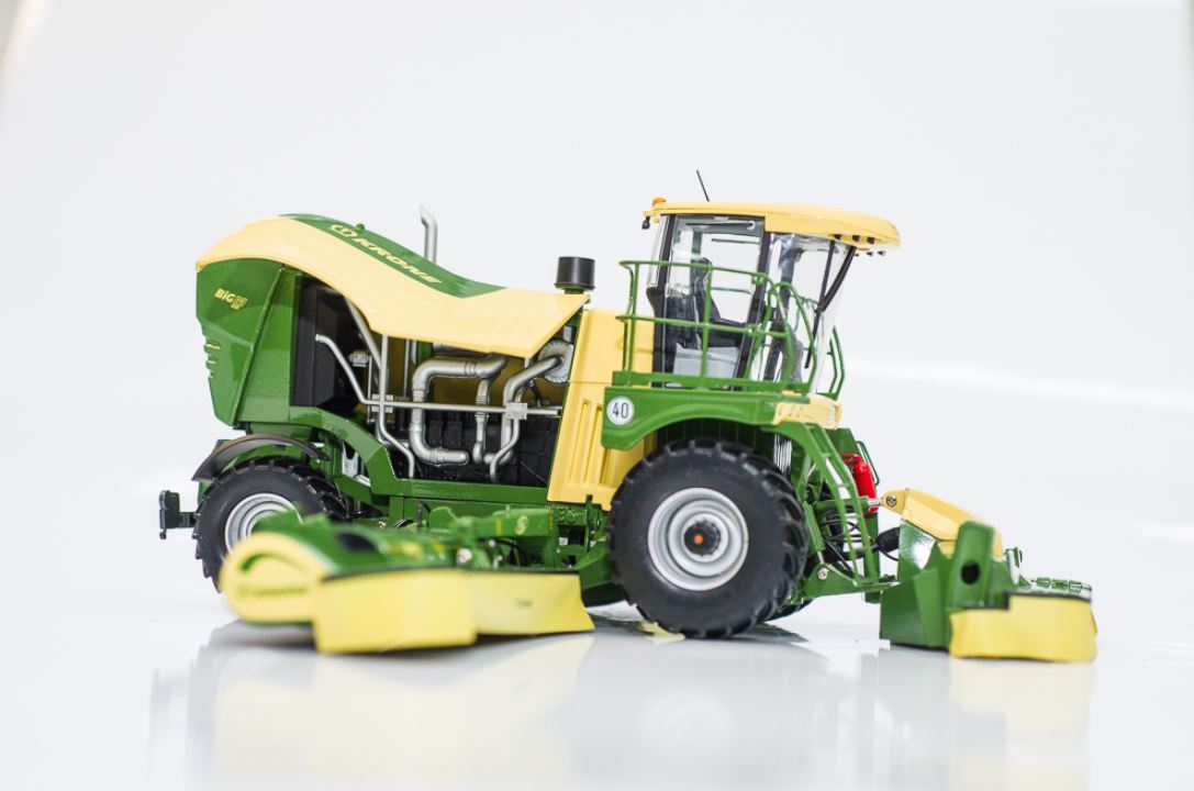 KRONE BiG M 450 Self Propelled Mower 1.32 Scale Model