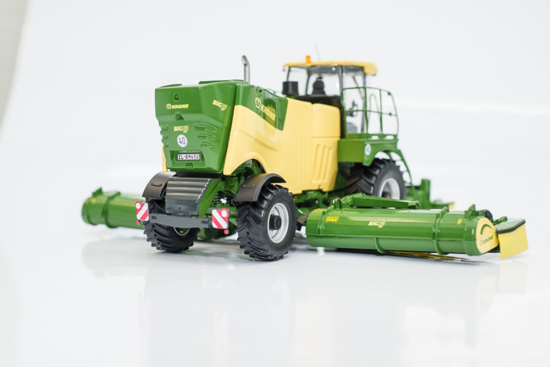 KRONE BiG M 450 Self Propelled Mower 1.32 Scale Model