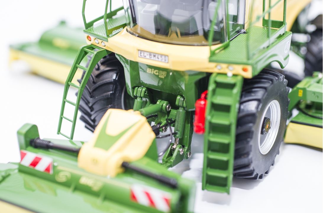 KRONE BiG M 450 Self Propelled Mower 1.32 Scale Model