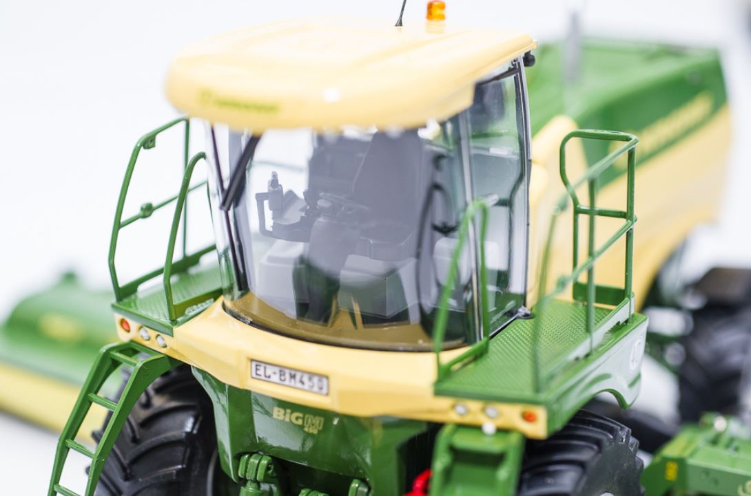 KRONE BiG M 450 Self Propelled Mower 1.32 Scale Model